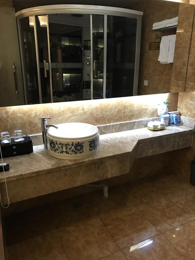 Huayu Paradise International Hotel Lhasa Ngoại thất bức ảnh